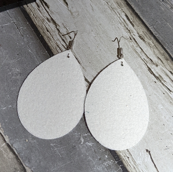 3 for $6 Item: Gingerbread Man Earrings NEW! - Picture 4 of 5